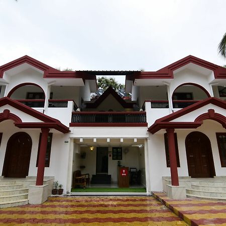 Oyo Flagship Triple Beach Guest House Benaulim Esterno foto