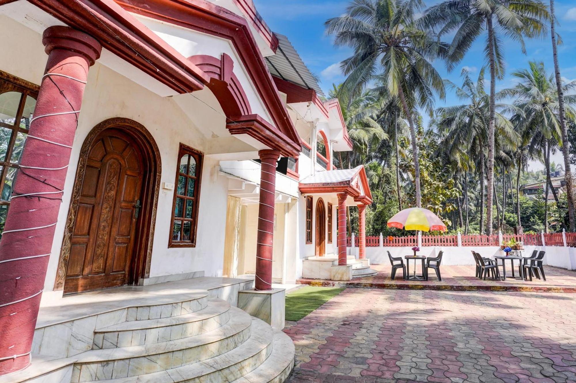 Oyo Flagship Triple Beach Guest House Benaulim Esterno foto