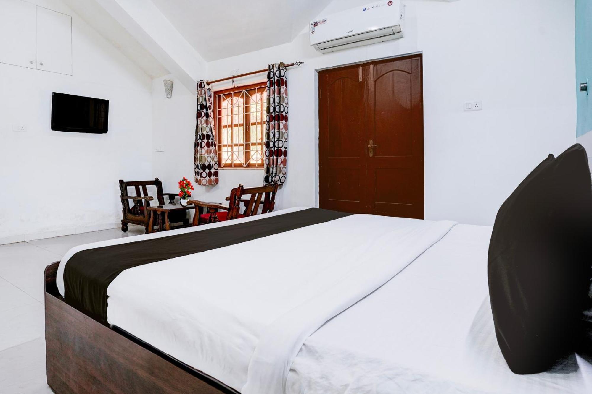 Oyo Flagship Triple Beach Guest House Benaulim Esterno foto
