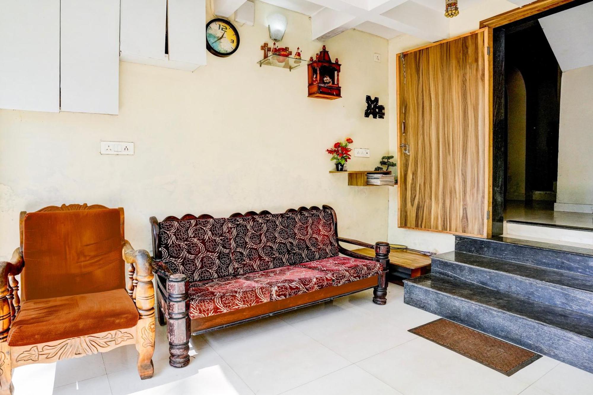 Oyo Flagship Triple Beach Guest House Benaulim Esterno foto