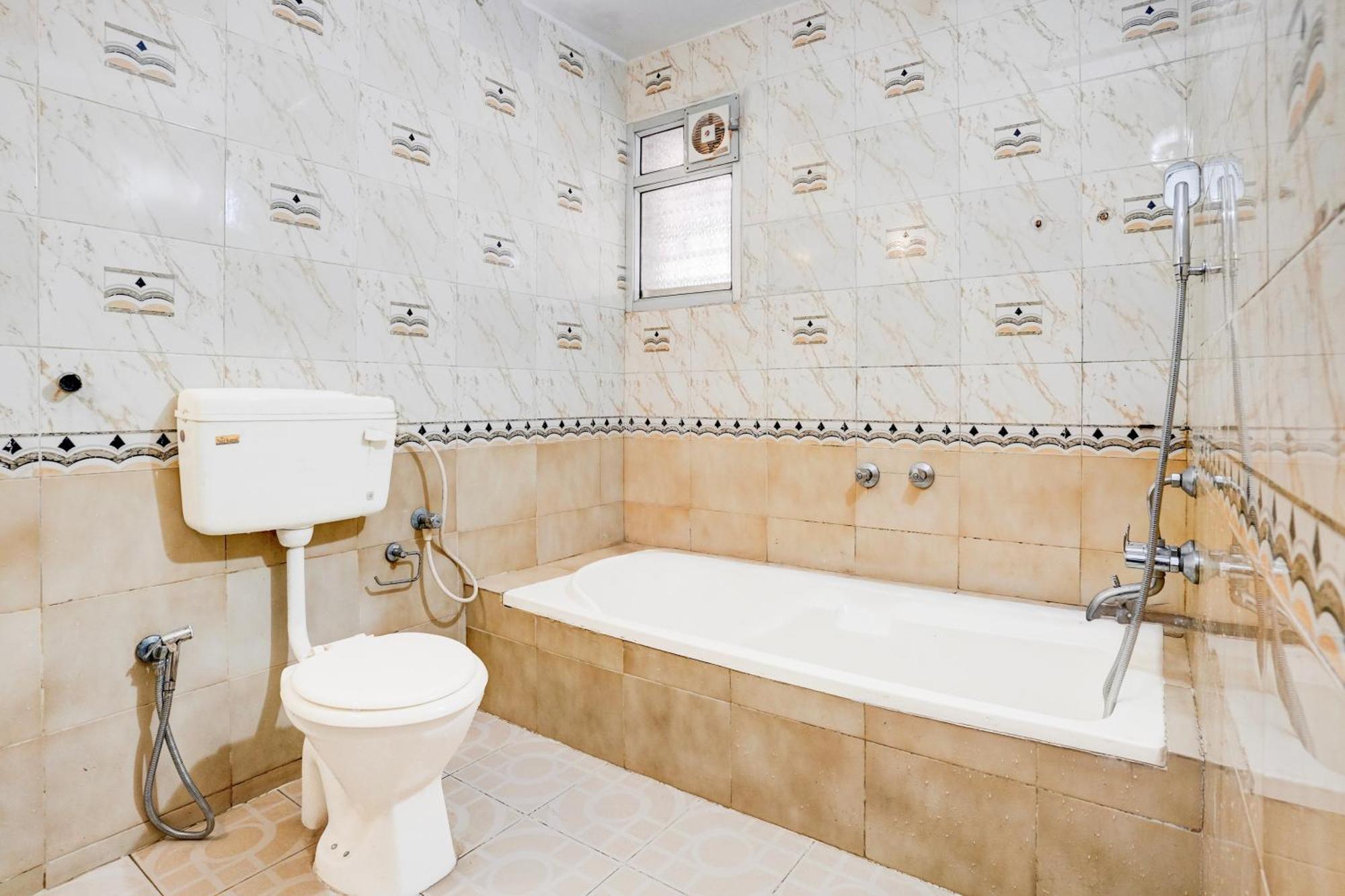 Oyo Flagship Triple Beach Guest House Benaulim Esterno foto