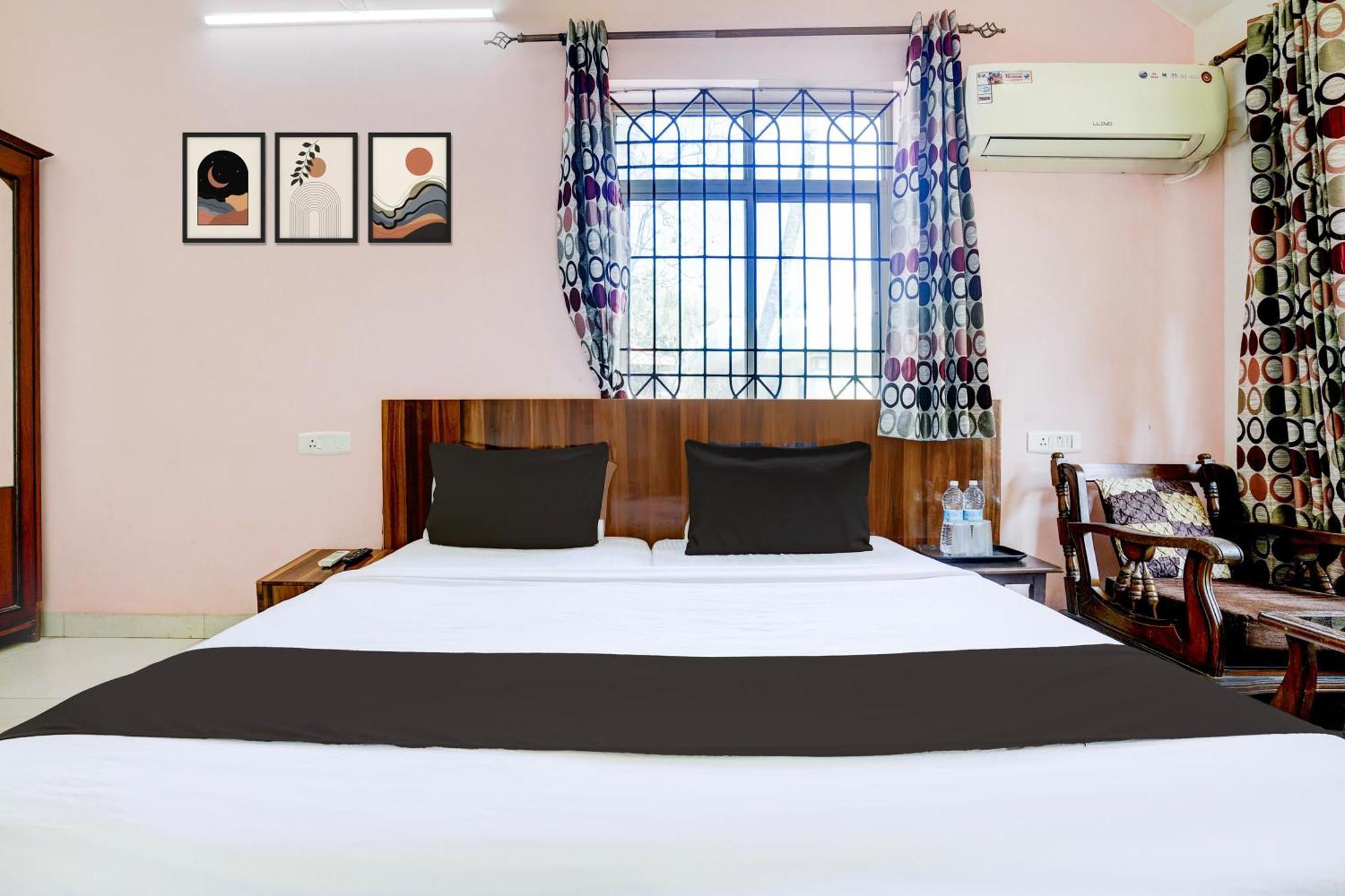 Oyo Flagship Triple Beach Guest House Benaulim Esterno foto