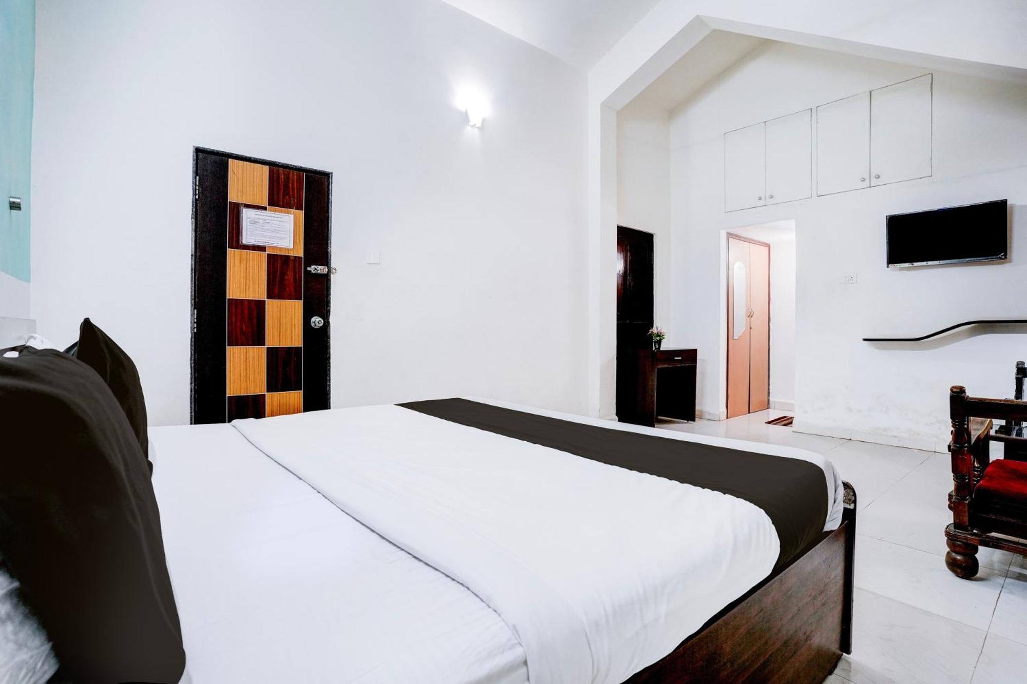 Oyo Flagship Triple Beach Guest House Benaulim Esterno foto