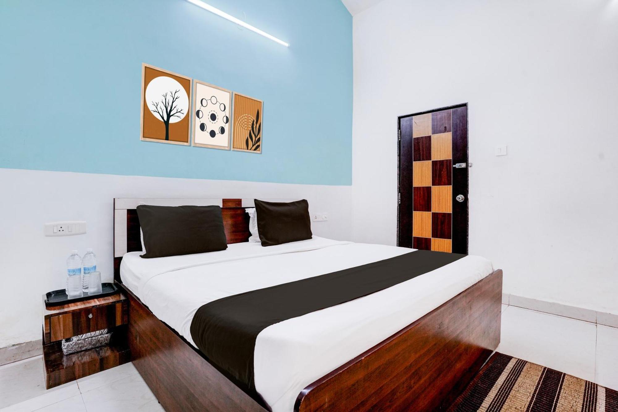 Oyo Flagship Triple Beach Guest House Benaulim Esterno foto