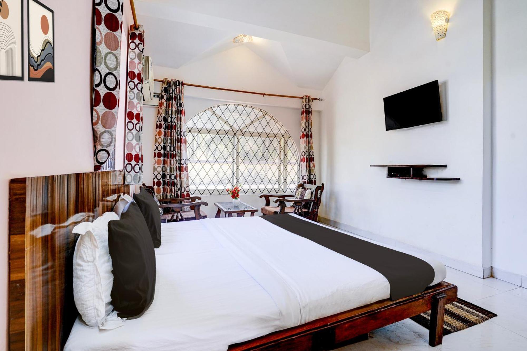 Oyo Flagship Triple Beach Guest House Benaulim Esterno foto