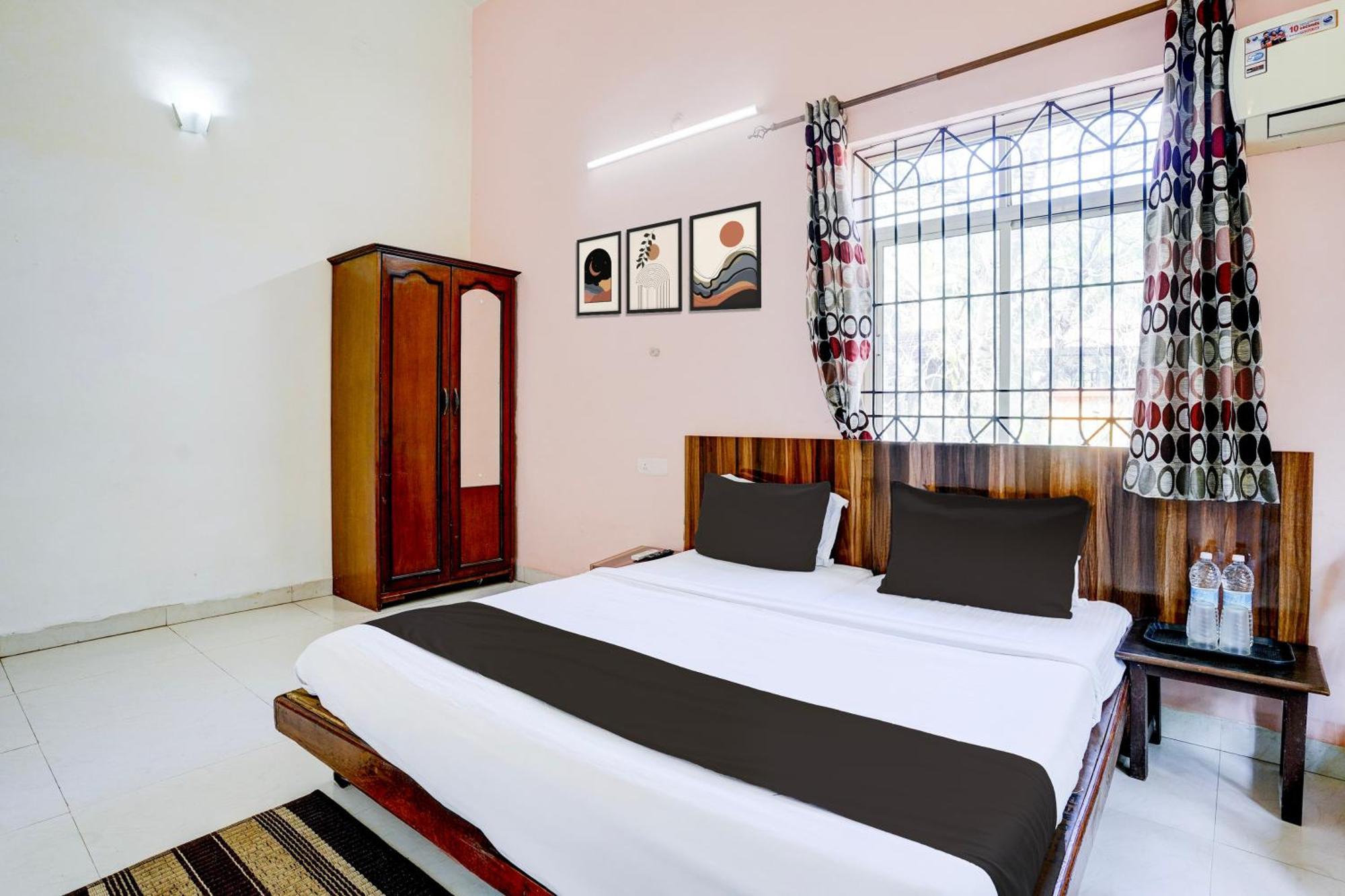 Oyo Flagship Triple Beach Guest House Benaulim Esterno foto