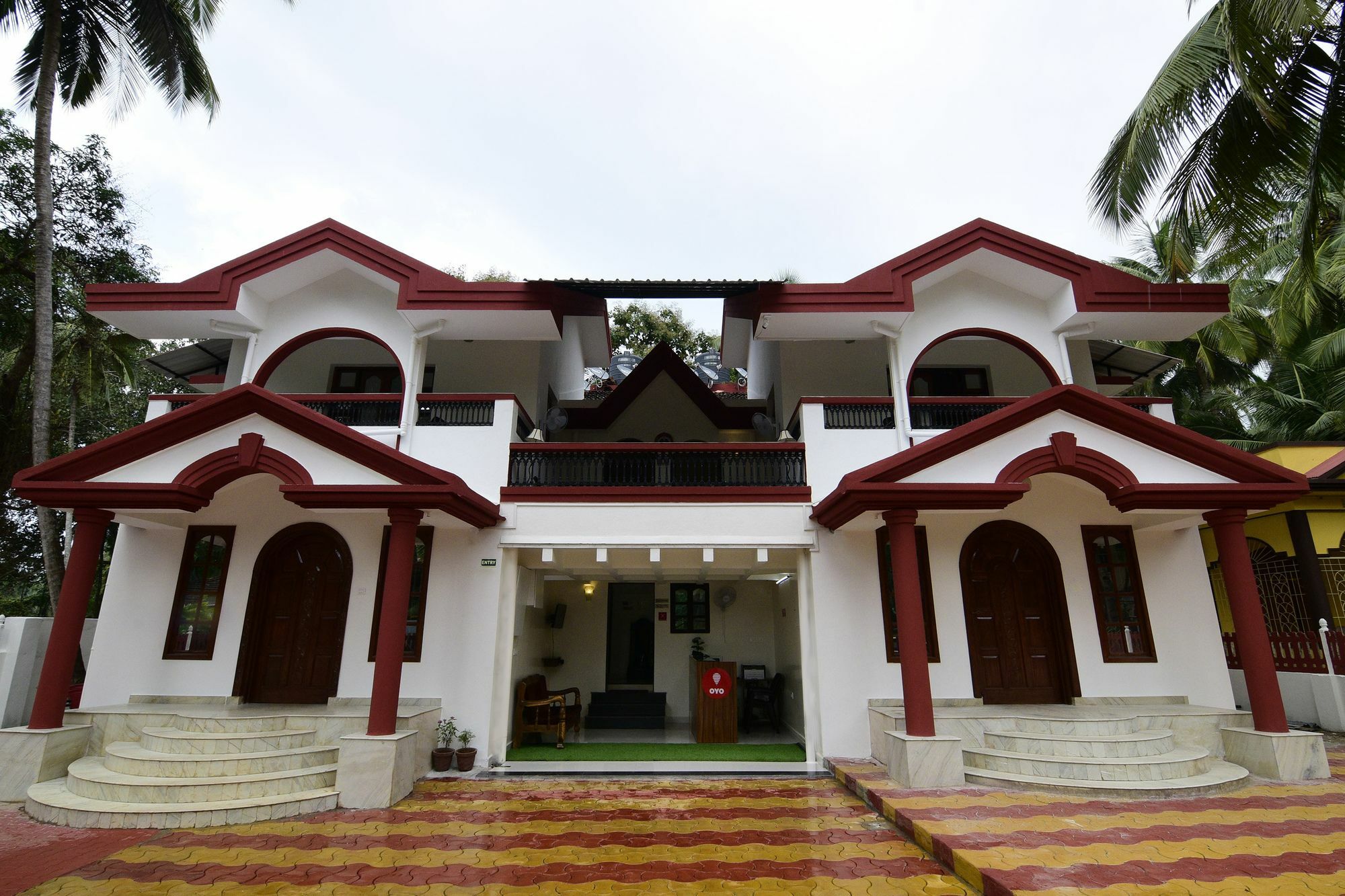 Oyo Flagship Triple Beach Guest House Benaulim Esterno foto